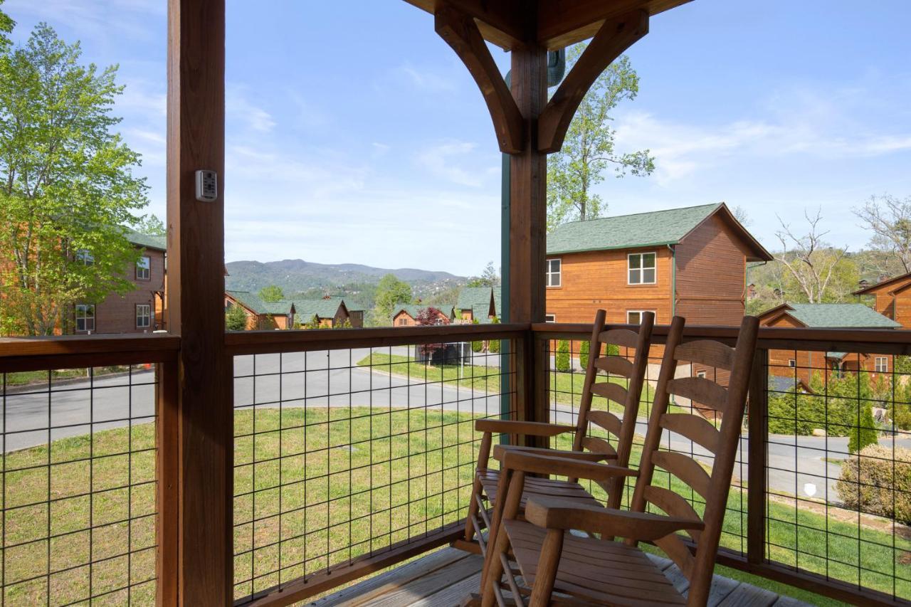 Villa Poolin Around à Gatlinburg Extérieur photo