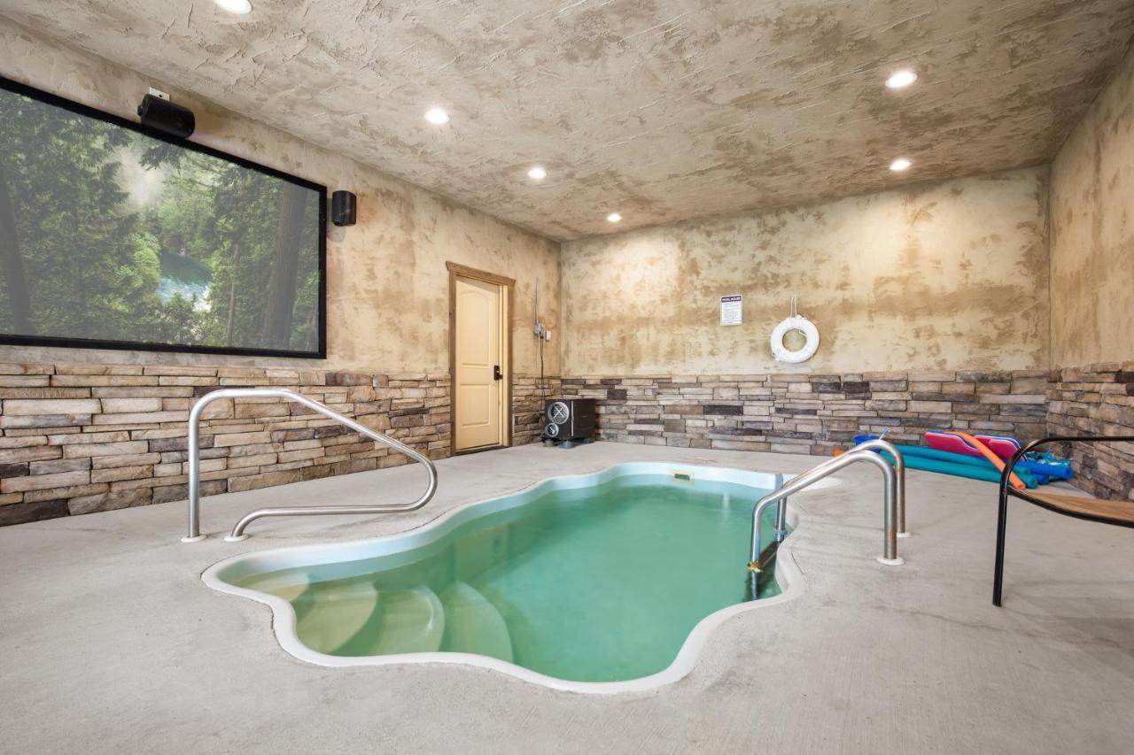 Villa Poolin Around à Gatlinburg Extérieur photo